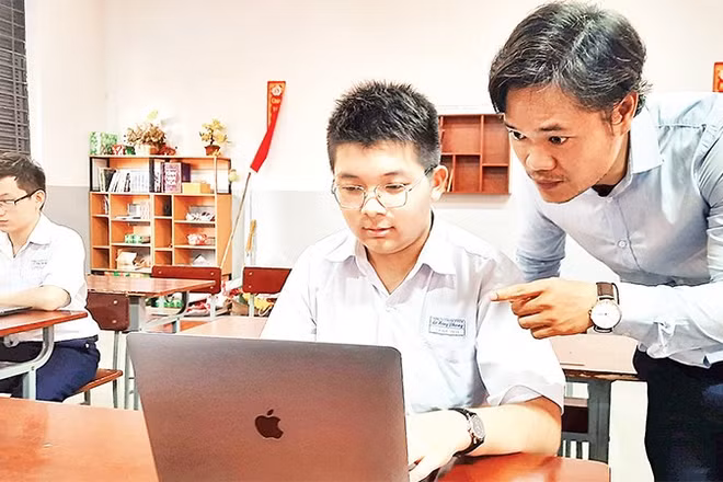 Học sinh Trường THPT chuyên Lê Hồng Phong, Thành phố Hồ Chí Minh học môn trí tuệ nhân tạo.