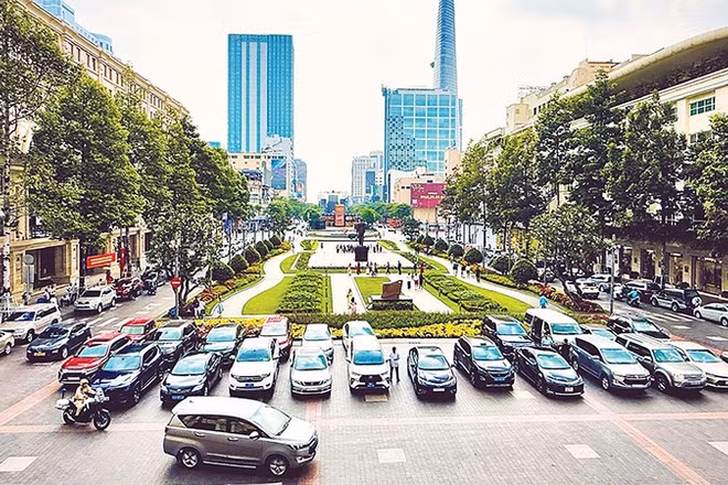 Một góc đường Lê Thánh Tôn, phường Sài Gòn, Thành phố Hồ Chí Minh.