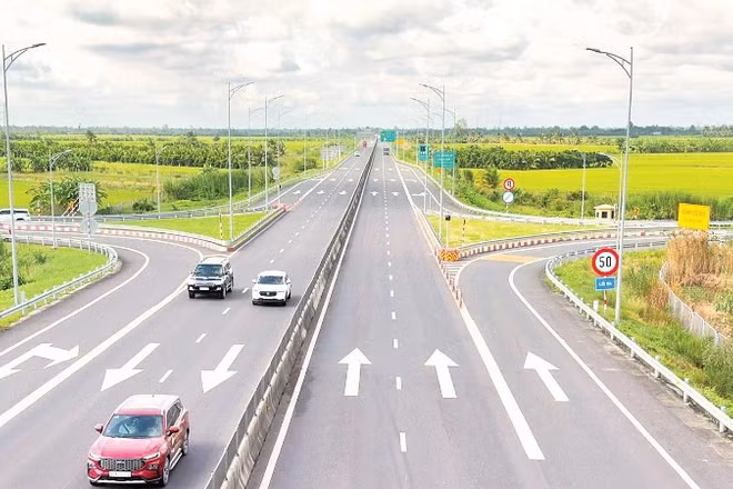 Đường cao tốc Mỹ Thuận-Cần Thơ đưa vào hoạt động đã phát huy hiệu quả thiết thực.