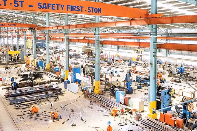 Công nhân Tập đoàn Đại Dũng sản xuất kết cấu thép cho dự án năng lượng điện gió Greater Changhua.