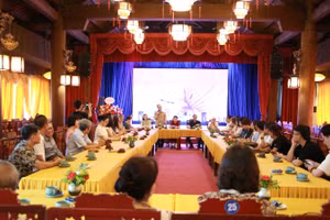 Quang cảnh lễ khai mạc triển lãm gốm "Sắc hạ 2026".