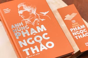 Ấn bản kỷ niệm "Anh hùng Phạm Ngọc Thảo".