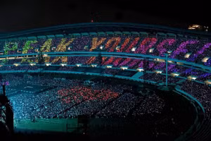 Concert là không gian gắn kết nghệ sĩ và người hâm mộ.