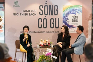 MC Thảo Vân dẫn dắt chương trình ra mắt sách.