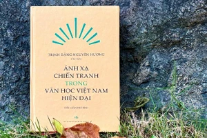 Tập tiểu luận phê bình "Ánh xạ chiến tranh trong văn học Việt Nam hiện đại".