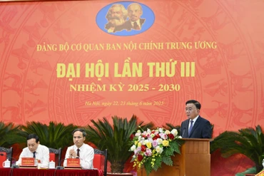 Đồng chí Thường trực Ban Bí thư Trần Cẩm Tú phát biểu chỉ đạo tại Đại hội. (Ảnh: THỦY NGUYÊN)