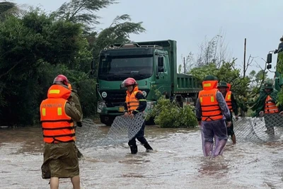 Lực lượng Công an tỉnh Ninh Bình triển khai quyết liệt các biện pháp phòng, chống, ứng phó, hỗ trợ, giúp đỡ nhân dân khắc phục hậu quả cơn bão số 10.