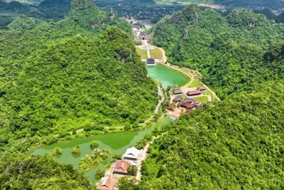 Khu du lịch Thung Ui nhìn từ trên cao.