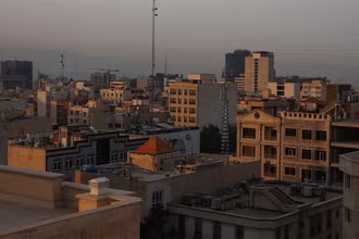 Một góc thủ đô Tehran của Iran, sáng 13/6/2025. (Ảnh: Tân Hoa Xã)
