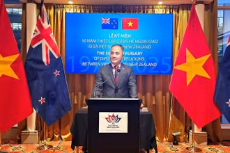 Đại sứ Việt Nam tại New Zealand Phan Minh Giang phát biểu tại lễ kỷ niệm. (Ảnh: Đại sứ quán Việt Nam tại New Zealand)