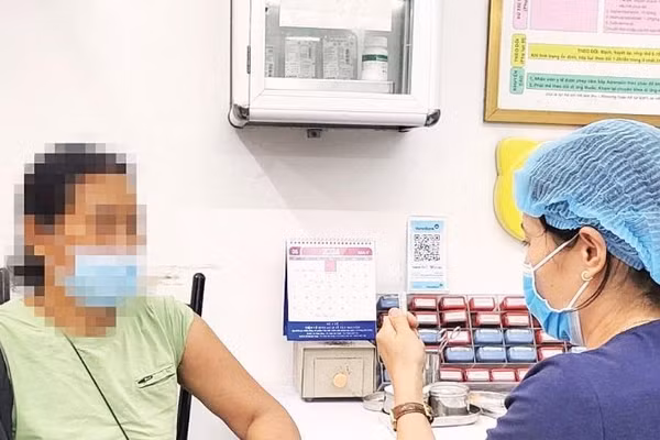 Cần đi tiêm chủng ngay sau khi bị chó, mèo cắn, cào để phòng bệnh dại (Ảnh QUANG NHẬT)