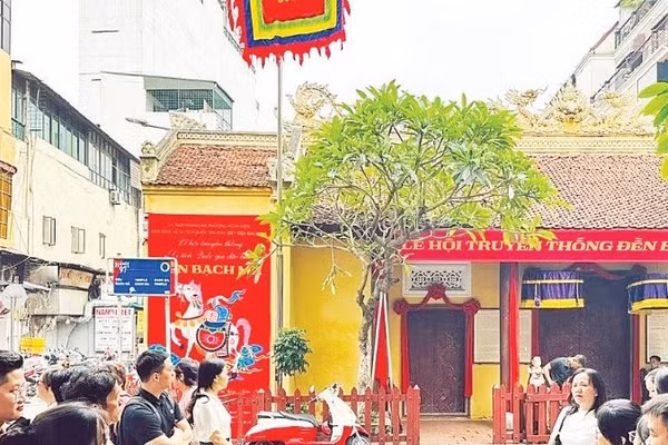Một buổi tập huấn nâng cao kiến thức, kỹ năng cho hướng dẫn viên do Sở Du lịch Hà Nội tổ chức.