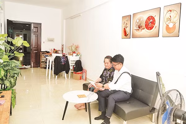 Một hộ dân thuộc dự án cải tạo rạch Xuyên Tâm được bố trí tái định cư tại chung cư Khang Gia, phường An Hội Tây (Ảnh THẾ ANH).