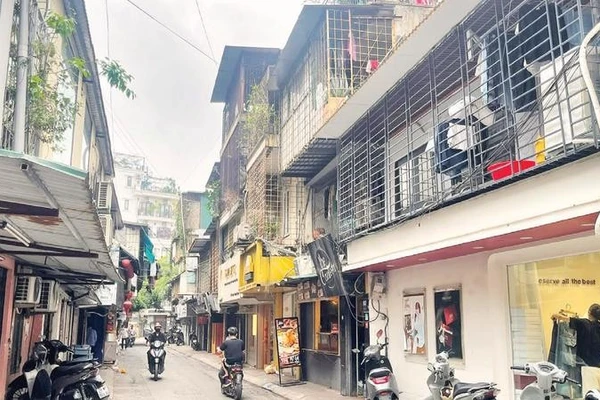 Các khu chung cư cũ sẽ sớm được cải tạo, xây dựng lại.