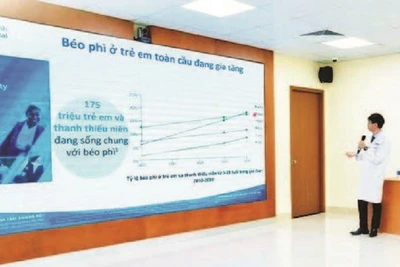 Diễn đàn khoa học bàn về điều trị béo phì ở trẻ em tại Bệnh viện đa khoa Tâm Anh.