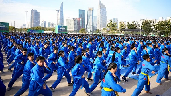 Chương trình đồng diễn võ nhạc Vovinam đầy tinh thần hào khí Việt của hơn 60.000 học sinh Thành phố Hồ Chí Minh.