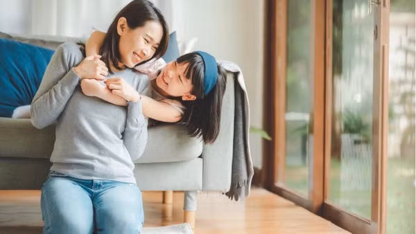 Cha mẹ nên quan tâm đến từng những chi tiết nhỏ trong quá trình chuẩn bị sữa cho con để con phát triển tốt nhất. (Ảnh minh họa)