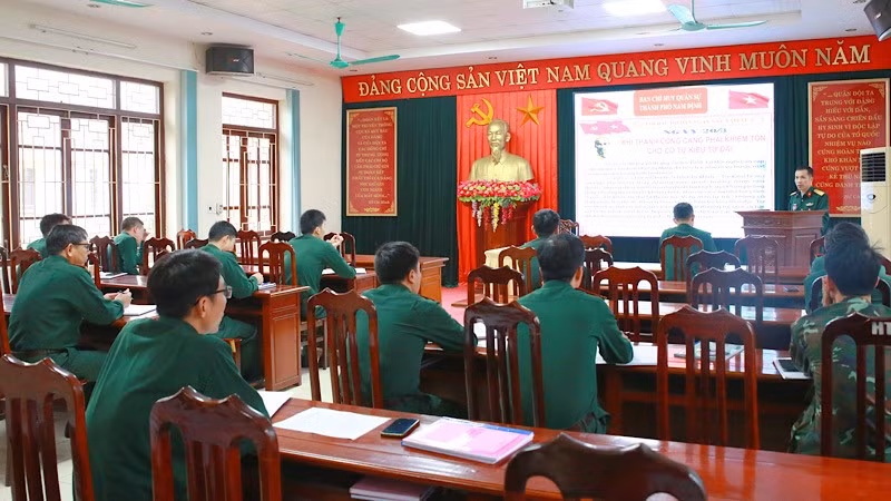 Một buổi sinh hoạt về lan tỏa thông tin tích cực trên không gian mạng của Ban Chỉ huy Quân sự thành phố Nam Định, tỉnh Nam Định.