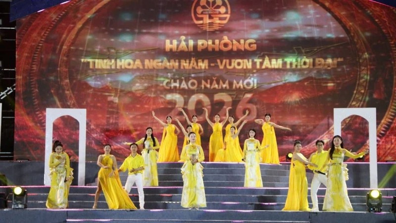 Chương trình nghệ thuật chào năm mới 2026 tổ chức tại khu vực Nhà hát thành phố Hải Phòng.