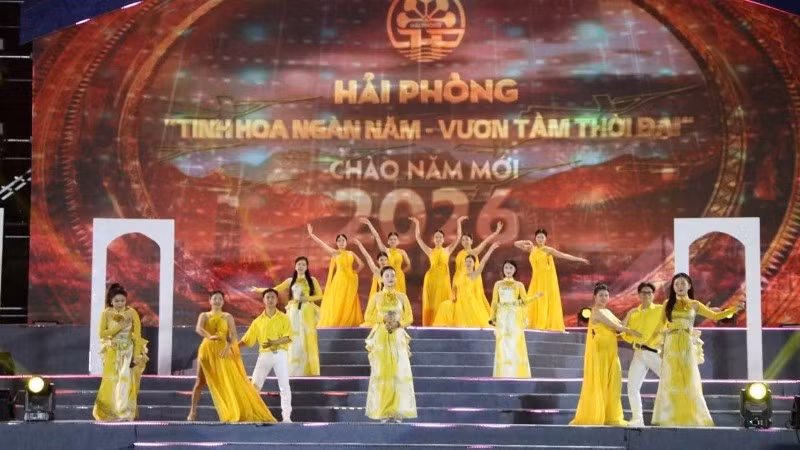 Chương trình nghệ thuật chào năm mới 2026 tổ chức tại khu vực Nhà hát thành phố Hải Phòng.