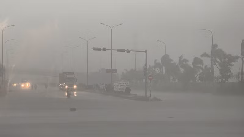 Từ 15 giờ chiều 19/7, thành phố Hải Phòng xuất hiện mưa to kèm theo gió mạnh do ảnh hưởng trước bão số 3.