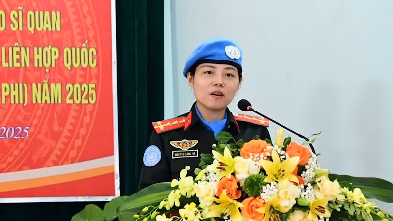 Đại úy Bùi Thị Đăng Hà phát biểu nhận nhiệm vụ. (Ảnh: Công an Hải Phòng)