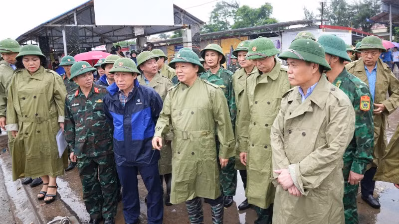 Phó Thủ tướng Chính phủ Trần Hồng Hà kiểm tra công tác phòng, chống bão số 3 tại phường Đồ Sơn, Hải Phòng. (Ảnh: Cổng TTĐT Hải Phòng)