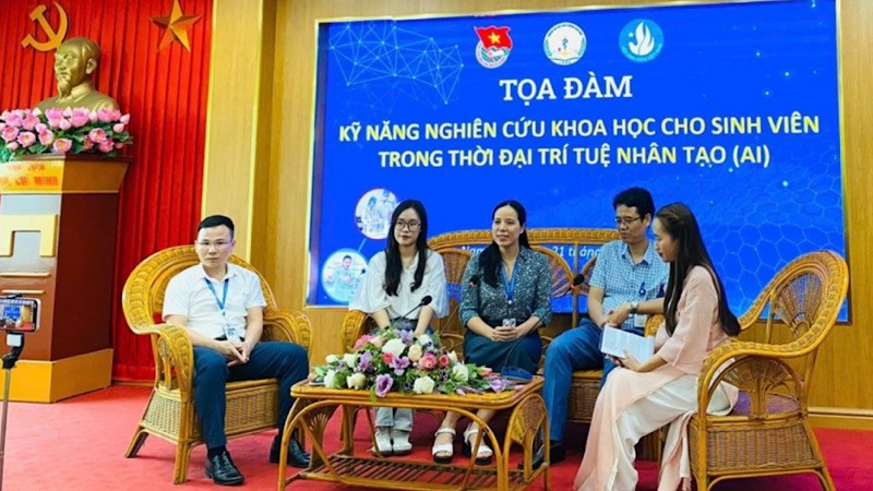Tọa đàm “Kỹ năng nghiên cứu khoa học cho sinh viên trong thời đại trí tuệ nhân tạo AI” năm 2025, tại trường Đại học Điều dưỡng Nam Định. (Ảnh: Trường Đại học Điều dưỡng Nam Định).