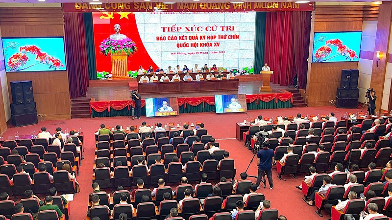 Quang cảnh tiếp xúc cử tri tại Trung tâm hội nghị thành phố Hải Phòng. (Ảnh: XUÂN TRƯỜNG)