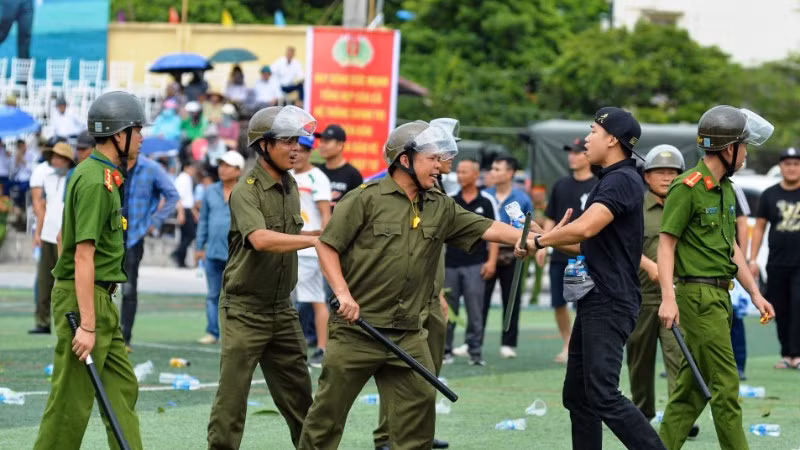 Lực lượng bảo vệ an ninh trật tự ở cơ sở thành phố Hải Phòng phối hợp diễn tập xử lý tình huống về an ninh trật tự tại cơ sở. (Ảnh: Công an Hải Phòng)