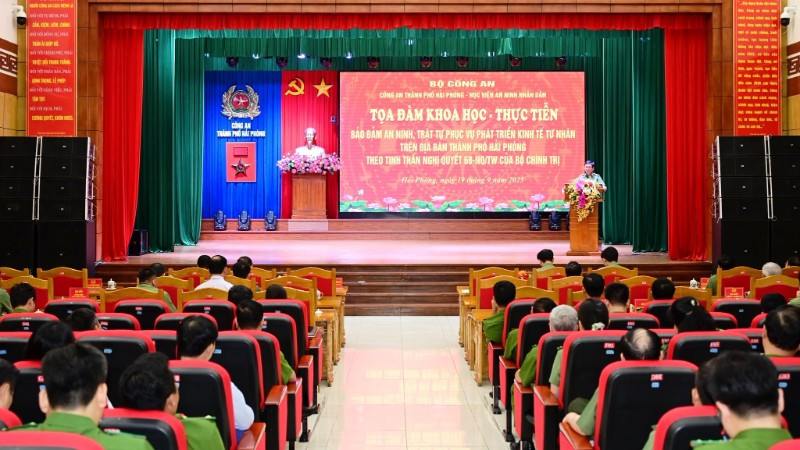 Quang cảnh Tọa đàm khoa học - thực tiễn do Công an thành phố Hải Phòng phối hợp với Học viện An ninh nhân dân tổ chức.
