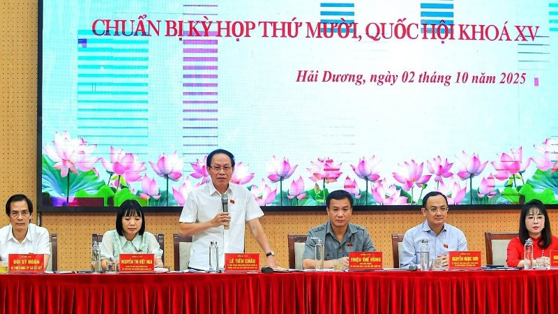 Đồng chí Lê Tiến Châu, Ủy viên Trung ương Đảng, Bí thư Thành ủy, Trưởng Đoàn đại biểu Quốc hội thành phố Hải Phòng tiếp xúc cử tri 13 xã, phường phía tây thành phố.