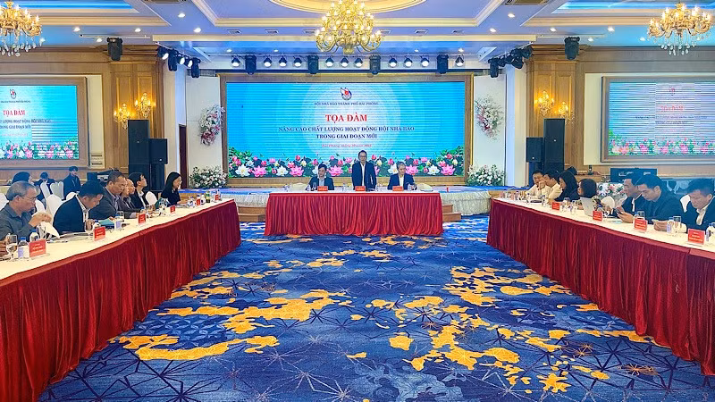 Quang cảnh Tọa đàm “Nâng cao chất lượng hoạt động Hội Nhà báo trong giai đoạn mới”.