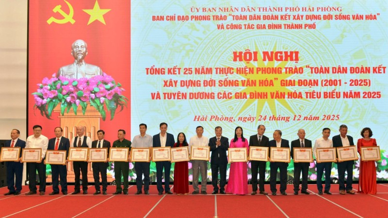 Các gia đình văn hóa tiêu biểu năm 2025 được thành phố Hải Phòng tuyên dương.