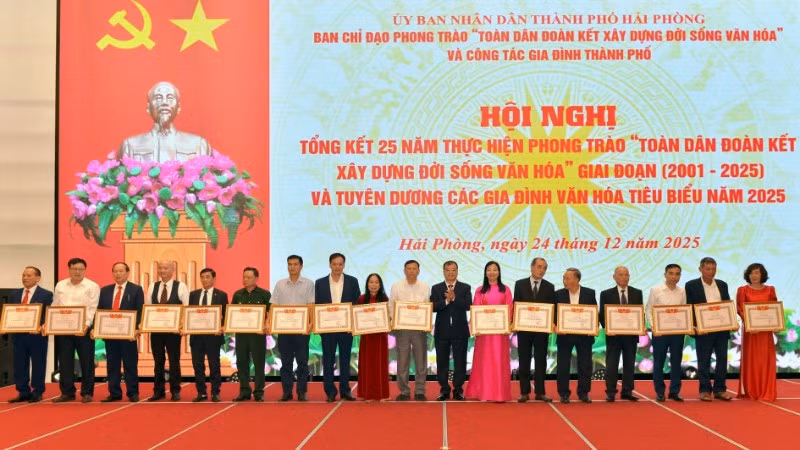 Các gia đình văn hóa tiêu biểu năm 2025 được thành phố Hải Phòng tuyên dương.