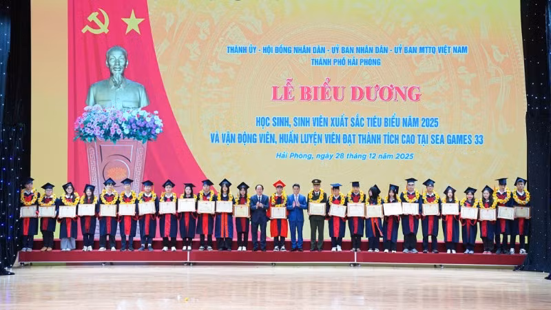 Lãnh đạo thành phố Hải Phòng biểu dương học sinh, sinh viên xuất sắc tiêu biểu năm 2025.