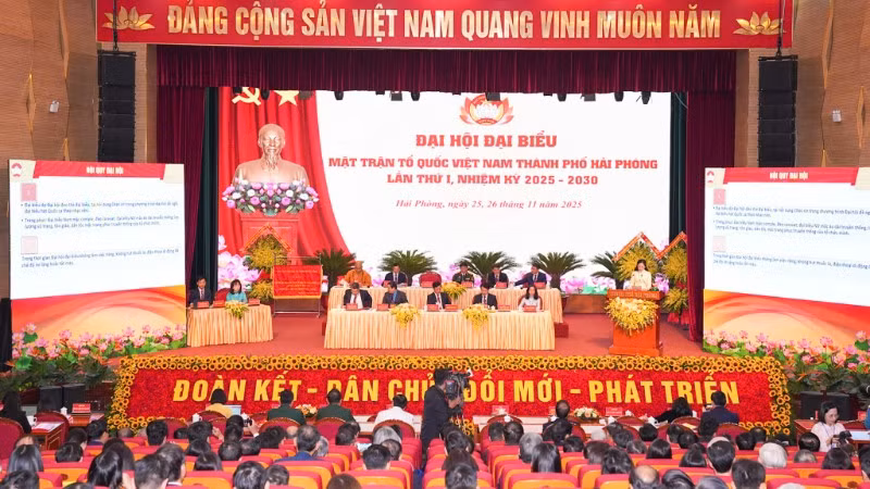 Quang cảnh ngày làm việc thứ nhất Đại hội đại biểu Mặt trận Tổ quốc Việt Nam thành phố Hải Phòng lần thứ I. 