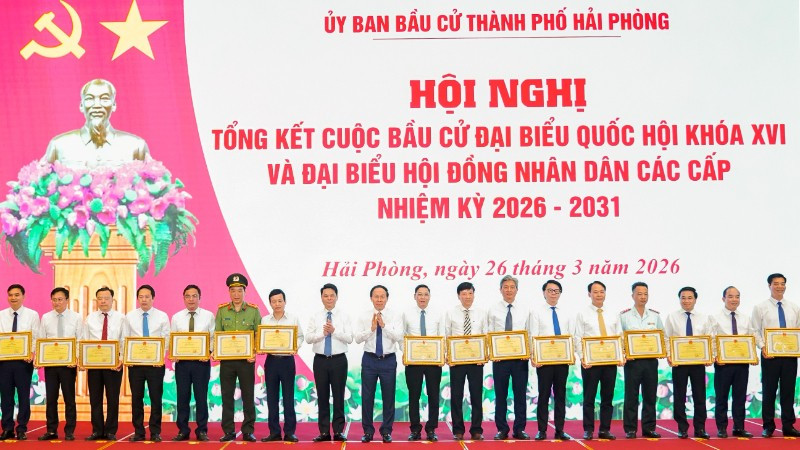 Khen thưởng các tập thể tiêu biểu trong công tác bầu cử đại biểu Quốc hội khóa XVI và đại biểu Hội đồng nhân dân các cấp nhiệm kỳ 2026-2031.