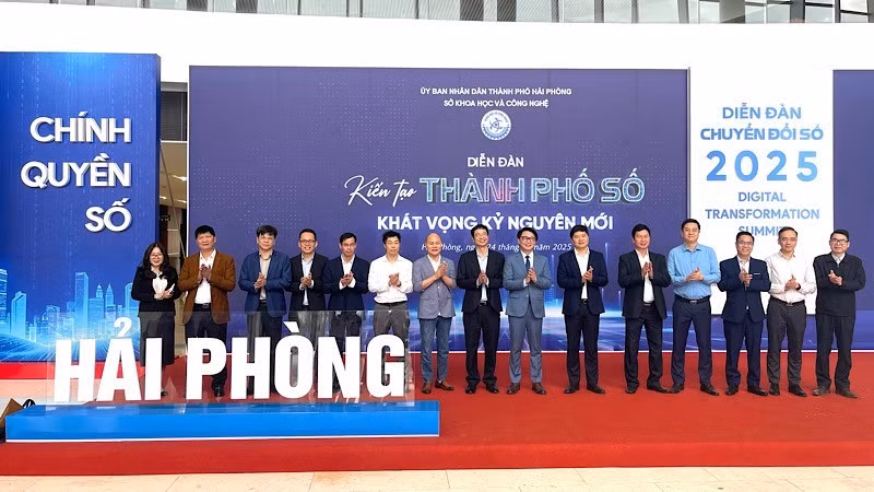 Các đại biểu dự diễn đàn.