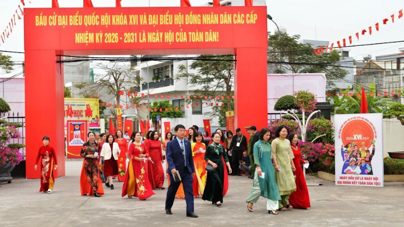 Cử tri Hải Phòng trong ngày hội non sông.