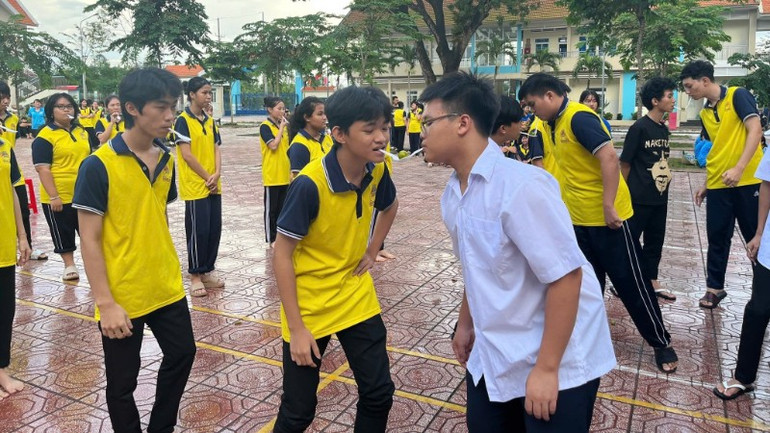 동나이성 소수민족 기숙학교 학생들이 집단 활동에 참여하고 있습니다. 565205960-1589063192075187-8260617607290066988-n-8172.jpg