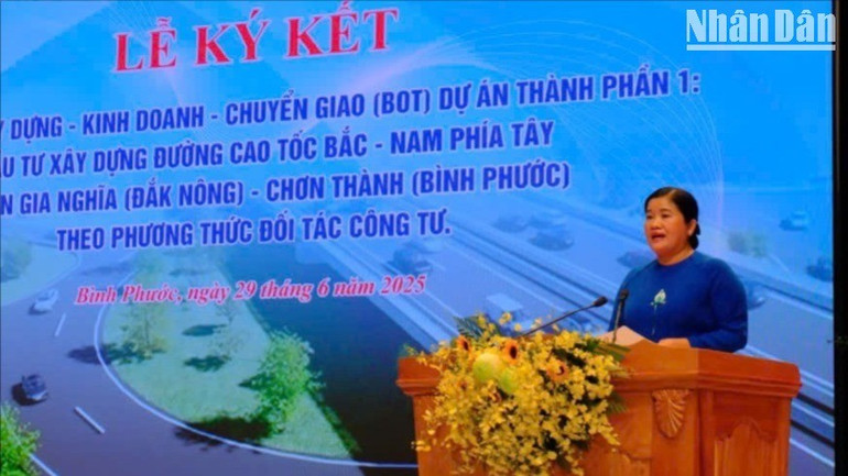 Chủ tịch Ủy ban nhân dân tỉnh Bình Phước Trần Tuệ Hiền phát biểu tại lễ ký kết. z6753333623058-5c11ce5a0ac10b7651afa4bad66f23fe-1177-4481.jpg