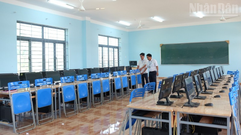 Dong Nai equips computer classrooms for schools on the border. ndo_tr_dscf7595-7926.jpg