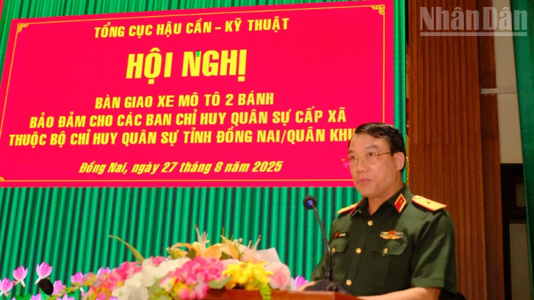 Thiếu tướng Vũ Văn Cường, Phó Chính ủy Tổng cục Hậu cần-Kỹ thuật phát biểu tại hội nghị bàn giao phương tiện ndo_tr_dscf0473-4463.jpg