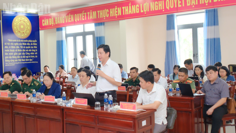 lãnh đạo các sở, ngành trả lời kiến nghị của các xã biên giới tỉnh Đồng Nai. ndo_tl_dscf1316.jpg