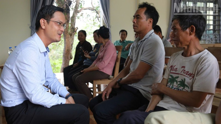Bí thư Đảng ủy xã Đắk Nhau Nguyễn Trọng Lâm, nắm bắt tâm tư, nguyện vọng của nhân dân. ndo_tr_z7152094028025-67cb4ca47d2e8cffe4ae1e3ecacdc6ed-6263.jpg