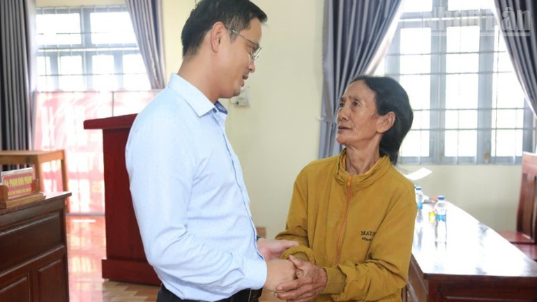 Bí thư Đảng ủy xã Đắk Nhau Nguyễn Trọng Lâm, nắm bắt tâm tư, nguyện vọng của nhân dân. ndo_tr_z7152096212542-1569a124d95964740e3e76bf13038f6a-3766-8220.jpg