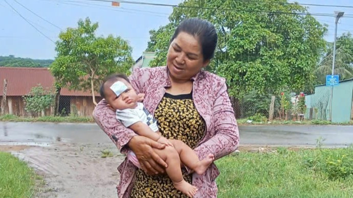 Niềm vui của chị Điểu Thị Thủy là những đứa trẻ sinh ra được khỏe mạnh và phát triển tốt z7140214058451-ae85bcb1ee31fe17d7d931051650b091.jpg