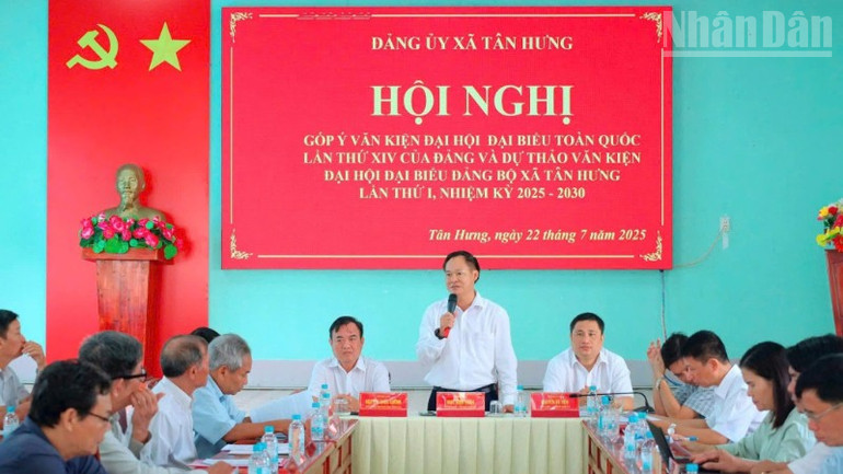Đồng chí Mạc Đình Huấn, Bí thư Đảng ủy xã Tân Hưng phát biểu tại Hội nghị góp ý văn kiện Đại hội đại biểu toàn quốc lần thứ XIV của Đảng ndo_tr_z7150008385809-f6c624aba3788db0c452df6d6e2bea2d-8507.jpg