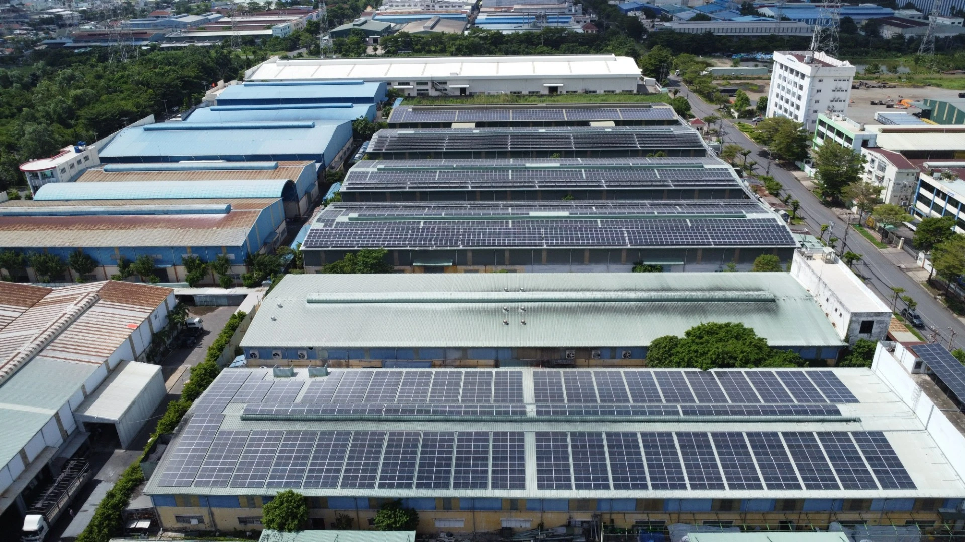 Chỉ thị của Thủ tướng: Tiết kiệm điện tối thiểu 3% năm 2026, phát triển điện mặt trời mái nhà